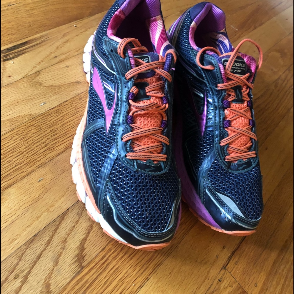 Woman’s Brooks GTS size 12